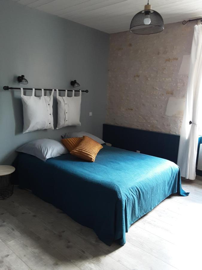 Apartamento La Tourterelle Thaims Exterior foto