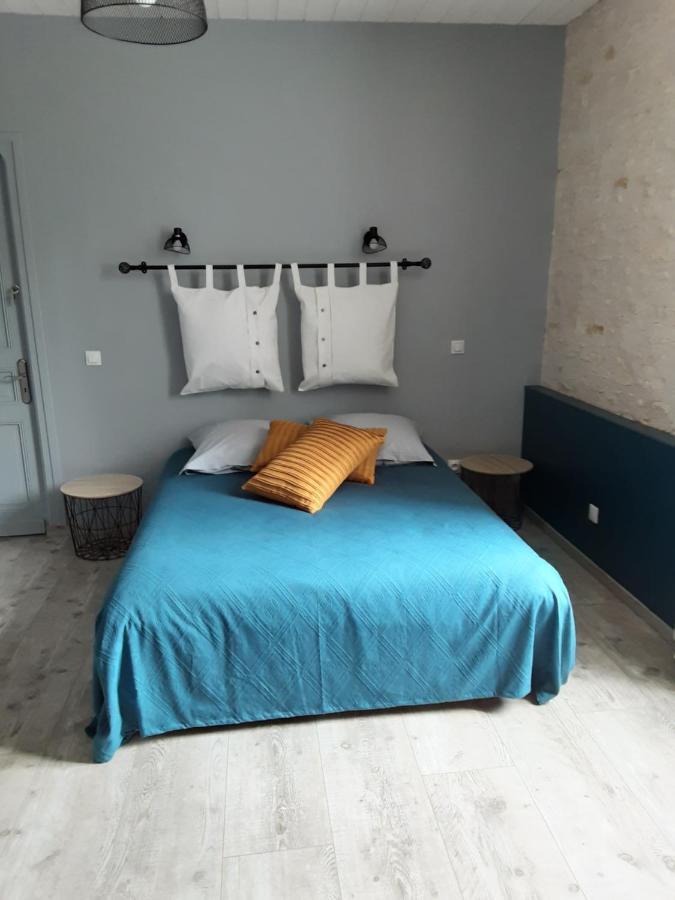 Apartamento La Tourterelle Thaims Exterior foto