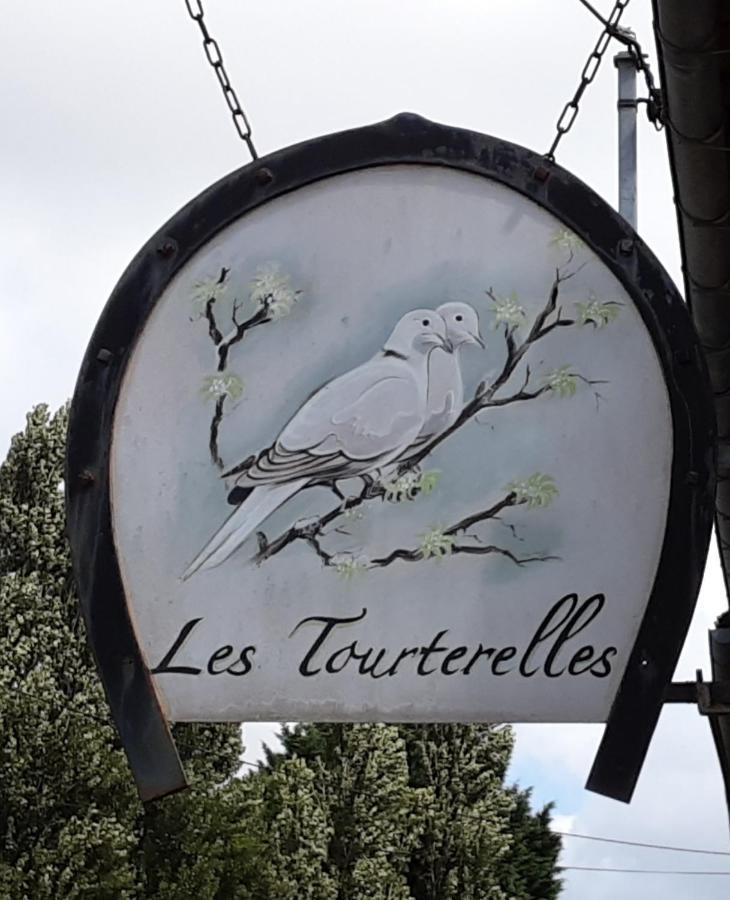 Apartamento La Tourterelle Thaims Exterior foto