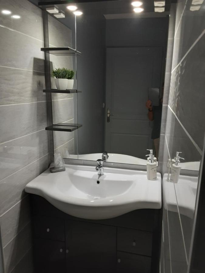 Apartamento La Tourterelle Thaims Exterior foto