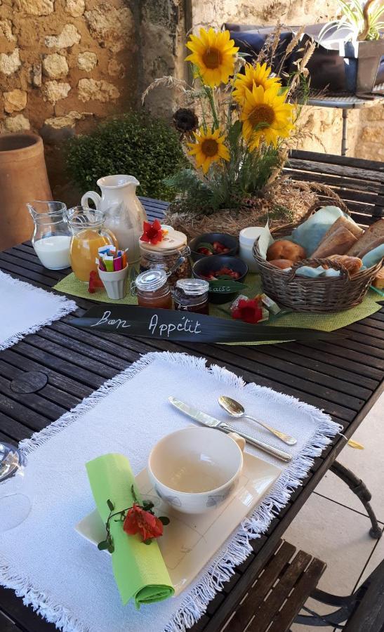 Apartamento La Tourterelle Thaims Exterior foto